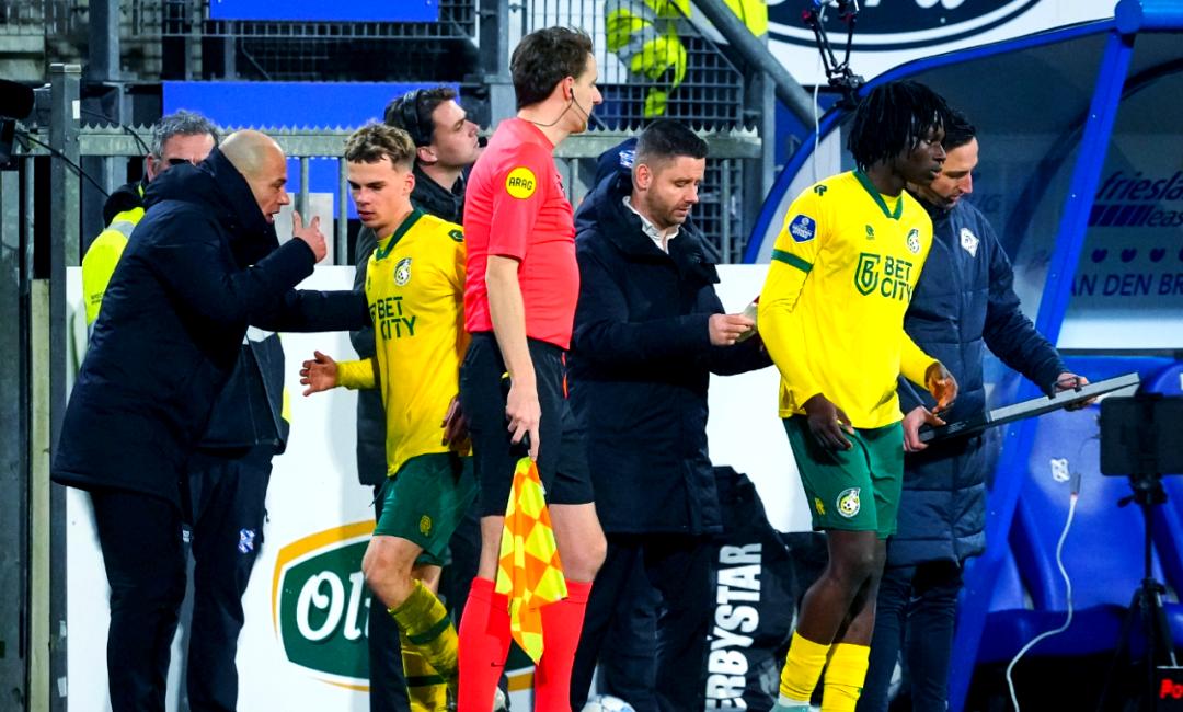 包含里程碑夜阿斯顿维拉主帅复盘，荷甲今晚刷纪录，信心回归，更衣室氛围转暖的词条